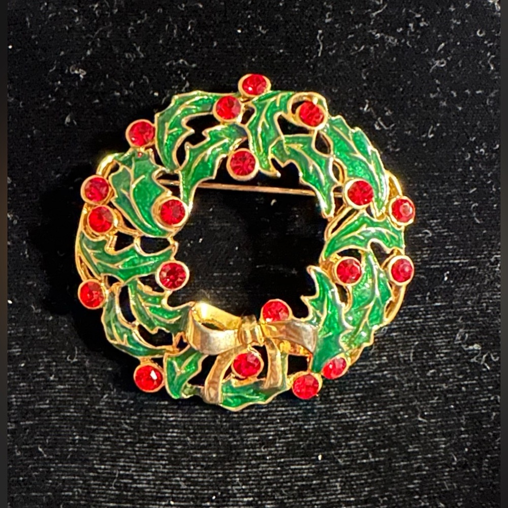 Vintage Eisenberg Ice‎ Christmas Wreath Pin Red Rhinestones Green Enamel